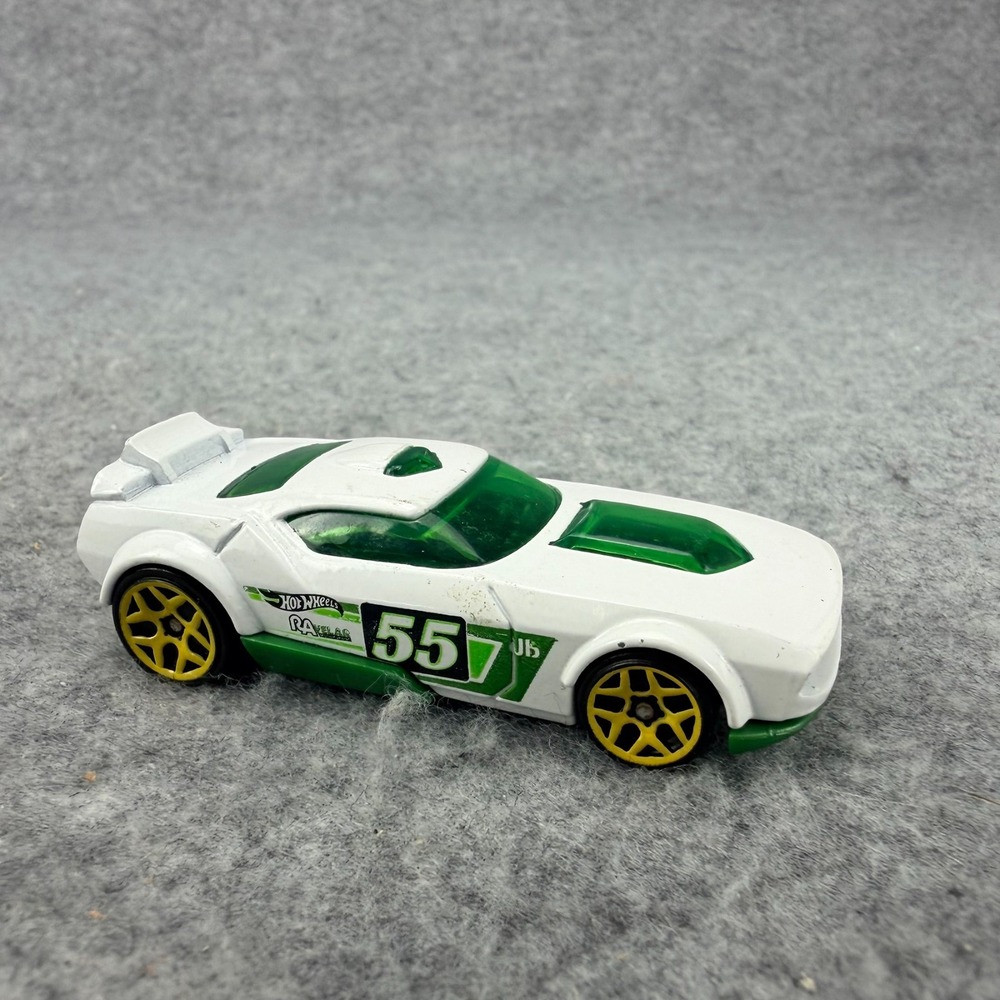 Hot Wheels 2017 Fast Fish #55 White Green Diecast Race Car 1:64 Scale